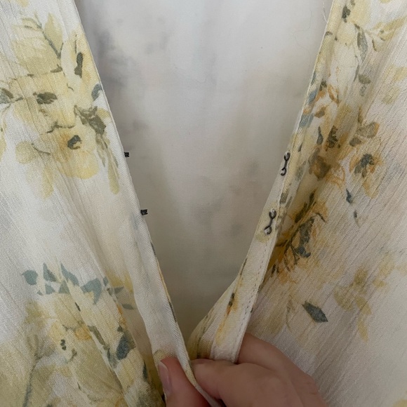 Abercrombie Cropped Flutter Sleeve Top - Picture 5 of 6